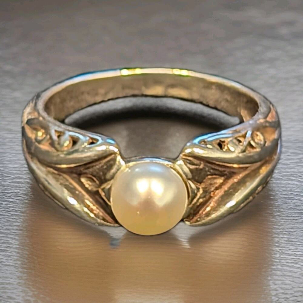 Shube Dakota West Sterling Silver 6mm Pearl Scrollwork Design Ring Size 6